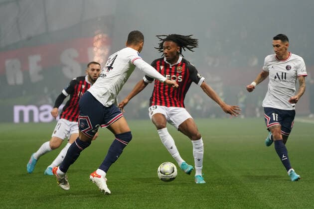 Khephren Thuram (OGC Nice). - Thilo Kehrer (PSG) FOOTBALL : OGC Nice vs PSG - Ligue 1 Uber Eats - Nice - 05 03 2022 NorbertScanella Panoramic 