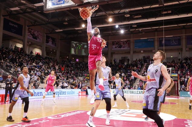 Javontae Hawkins Telekom Baskets Bonn vs. HAKRO Merlins Crailsheim easyCredit BBL 1. Bundesliga , Saison 2021 2022 , Hauptrunde 23. Spieltag