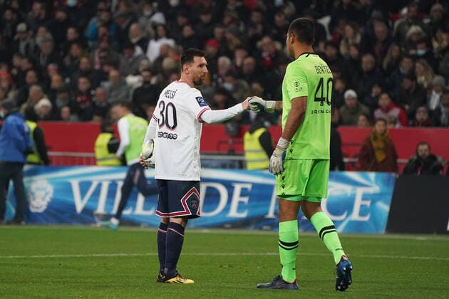 Fußball, OGC Nizza - Paris St. Germain Leo Messi (PSG) - Walter Benitez (OGC Nice) FOOTBALL : OGC Nice vs PSG - Ligue 1 Uber Eats - Nice - 05 03 2022 NorbertScanella Panoramic 