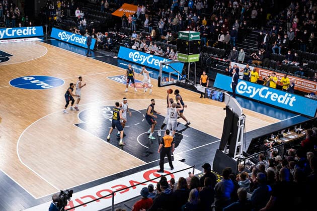 Eddy Edigin (Towers), Seth Hinrichs (Towers) 05.03.22, Hamburg, Hamburg Towers vs. EWE Baskets Oldenburg, easyCredit BBL, Basketball Bundesliga, 1.Liga, Saison 2021 2022, 23. Spieltag Â