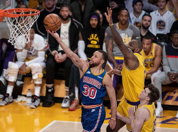 March 5, 2022, Los Angeles, California, USA: LeBron James 6 of the Los Angeles Lakers is unable to stop a drive by Stephen Curry 30 of the Golden State Warriors during their NBA, Basketball Herren, USA game on Saturday March 5, 2022 at Crypto.com Arena in Los Angeles, California. Lakers defeat Warriors, 124-116. PI Los Angeles USA - ZUMAp124 20220305_zaa_p124_039 Copyright: xJAVIERxROJASx