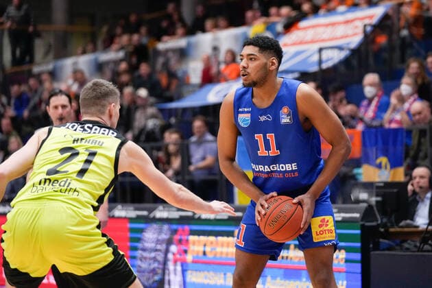 Janari Joesaar (Bayreuth, 21), Kostja Mushidi (MBC, 11), Syntainics MBC vs. Medi Bayreuth, Basketball Bundesliga, Maenner, 2021 2022, 23. Spieltag, 05.03.2022, Syntainics MBC vs. Medi Bayreuth, Basketball Bundesliga, Maenner, 2021 2022, 23. Spieltag, 05.03.2022, Weissenfels