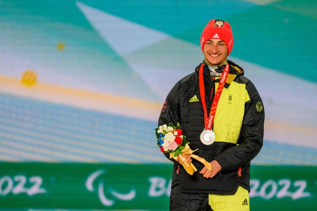 Paralympics, BEIJING 2022, Biathlon, Siegerehrung mit Marco Maier Paralympic Games Beijing 2022 06.3.2022 Day (2) ZHANGIJAKOU, PEOPLES REPUBLIC OF CHINA - MARCH 06: Image of the Paralympic Games Beijing 2022 during the at Zhangijakou Medals Plaza of Zhangijakou on 06.3.2022 in Hebei Peoples Republic of China. MAIER, Marco (GER), local club: SV Kirchzarten (BAD), date of birth: 20.12.1999 place of birth: Oberstdorf, paralympic classification: LW8 standing receiving his medal. Oliver Kremer DBS Copyright: xBEAUTIFULxSPORTS OliverxKremerx