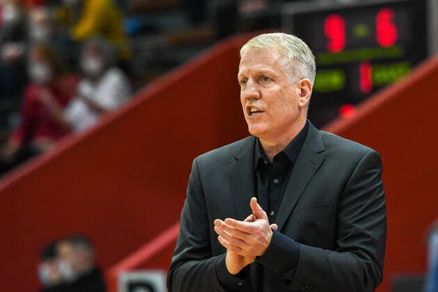 John Patrick, Coach Lubu 23. Spieltag, Basketball Bundesliga, Basketball Saison 2021 2022, Deutschland, easyCredit BBL, Germany, Giessen 46ers, giessen blau, Herren, Jobstairs GIESSEN 46ers - MHP Riesen Ludwigsburg,Männer, Ludwigsburg in gelb