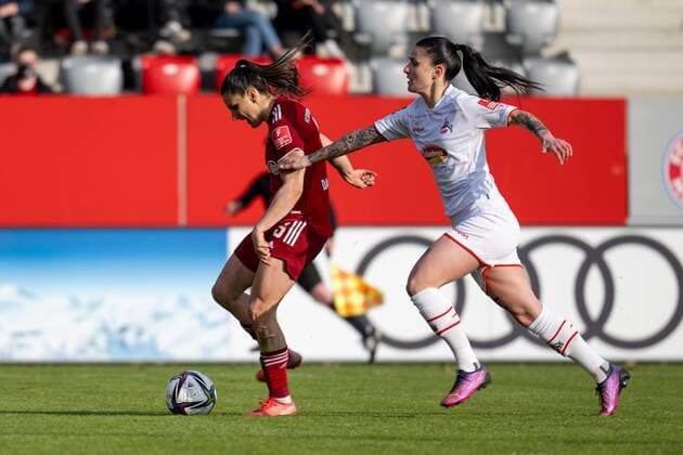 Jovana Damnjanovic 9 (FC Bayern Frauen), Peggy Kuznik 21 (1. FC Koeln), FC Bayern Frauen Muenchen vs. 1. FC Koeln, Flyeralarm Frauen-Bundesliga, 06.03.22 DFB regulations prohibit any use of photographs as image sequences and or quasi-video. (kolbert-press) Muenchen Bayern Deutschland
