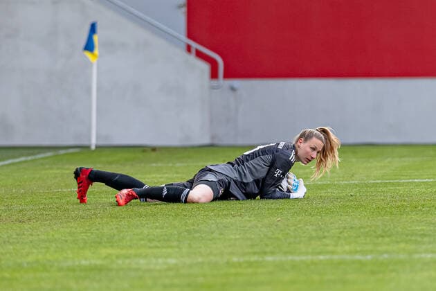 Janina Leitzig (Torfrau, FC Bayern Muenchen Frauen, 33). FC Bayern Muenchen Frauen gegen 1. FC Koeln, Fussball, Frauen-Bundesliga, 15. Spieltag, Saison 2021 2022, 06.03.2022. (DFL DFB REGULATIONS PROHIBIT ANY USE OF PHOTOGRAPHS as IMAGE SEQUENCES and or QUASI-VIDEO). FC Bayern Muenchen Frauen gegen 1. FC Koeln, Fussball, Frauen-Bundesliga, 15. Spieltag, Saison 2021 2022, 06.03.2022 Muenchen Copyright: xEibnerxPressefotox xHeikexFeinerx EP_HFR