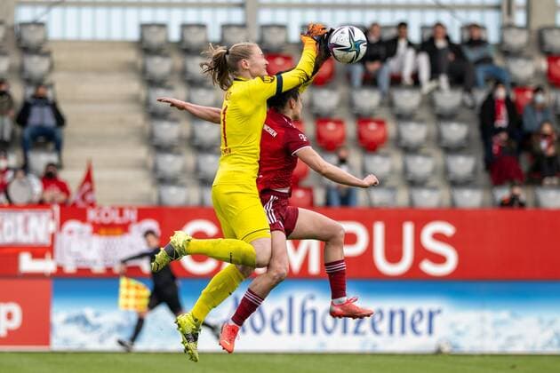 Manon Klett 1 (1. FC Koeln), Jovana Damnjanovic 9 (FC Bayern Frauen), FC Bayern Frauen Muenchen vs. 1. FC Koeln, Flyeralarm Frauen-Bundesliga, 06.03.22 DFB regulations prohibit any use of photographs as image sequences and or quasi-video. (kolbert-press) Muenchen Bayern Deutschland