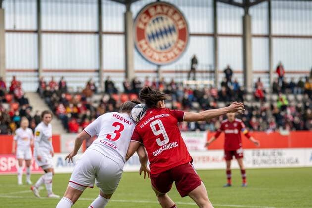 Sabrina Horvat 3 (1. FC Koeln), Jovana Damnjanovic 9 (FC Bayern Frauen), FC Bayern Frauen Muenchen vs. 1. FC Koeln, Flyeralarm Frauen-Bundesliga, 06.03.22 DFB regulations prohibit any use of photographs as image sequences and or quasi-video. (kolbert-press) Muenchen Bayern Deutschland