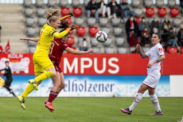 Manon Klett 1 (1. FC Koeln), Jovana Damnjanovic 9 (FC Bayern Frauen), FC Bayern Frauen Muenchen vs. 1. FC Koeln, Flyeralarm Frauen-Bundesliga, 06.03.22 DFB regulations prohibit any use of photographs as image sequences and or quasi-video. (kolbert-press) Muenchen Bayern Deutschland