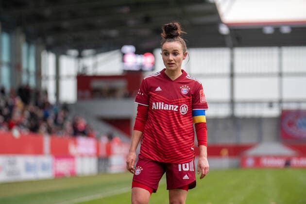 Lina Magull (16 FC Bayern München) beim Flyeralarm Frauen- Bundesligaspiel FC Bayern München - 1. FC Köln am 06.03.2022.