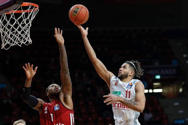 rechts Marvin Omuvwie (Brose Bamberg, 11) links Deshaun Thomas (Bayern München, 01) FC Bayern München - Brose Bamberg - easyCredit-BBL - - Basketball Saison 2021 22 Spieltag 23, - 06.03.2022 Audi Dome