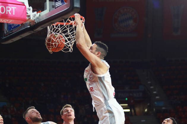 3 Dominic Lockhart (Brose Bamberg) trifft per Dunk, Dunking Basketball BBL FC Bayern Muenchen - Brose Bamberg Audi Dome 06.03.2022 FOTO: Mladen Lackovic LakoPress