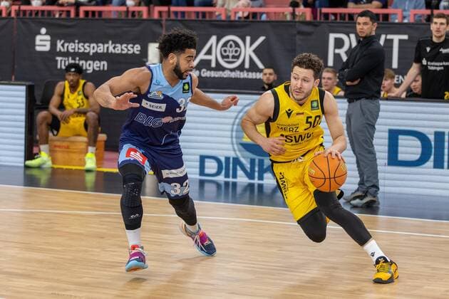 Carrington Love (Eisbaeren Bremerhaven, 32) Joanic Gruetner Bacoul (TIgers Tuebingen, 50) Tigers Tuebingen vs. Eisbaeren Bremerhaven, 2. Basketball Bundesliga, Pro A, Barmer 2 Basketball, 28. Spieltag , Spielzeit 2021 2022, 06.03.2022 Tigers Tuebingen vs. Eisbaeren Bremerhaven, 2. Basketball Bundesliga, Pro A, Barmer 2 Basketball, 28. Spieltag , Spielzeit 2021 2022, 06.03.2022 Tuebingen Copyright: xNinaxSanderx xEibnerxPressefotox EP_NSR