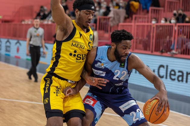 Isaiah Crawley (Tigers Tuebingen, 53) Daniel Laster (Eisbaeren Bremerhaven, 22) Tigers Tuebingen vs. Eisbaeren Bremerhaven, 2. Basketball Bundesliga, Pro A, Barmer 2 Basketball, 28. Spieltag , Spielzeit 2021 2022, 06.03.2022 Tigers Tuebingen vs. Eisbaeren Bremerhaven, 2. Basketball Bundesliga, Pro A, Barmer 2 Basketball, 28. Spieltag , Spielzeit 2021 2022, 06.03.2022 Tuebingen Copyright: xNinaxSanderx xEibnerxPressefotox EP_NSR