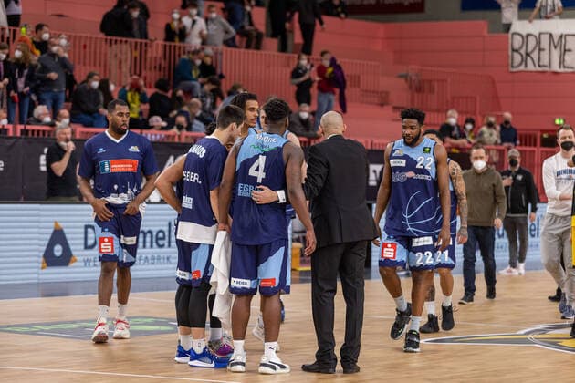 Die Eisbaeren Bremerhaven verlieren das Spiel gegen die Tigers Tuebingen Tigers Tuebingen vs. Eisbaeren Bremerhaven, 2. Basketball Bundesliga, Pro A, Barmer 2 Basketball, 28. Spieltag , Spielzeit 2021 2022, 06.03.2022 Tigers Tuebingen vs. Eisbaeren Bremerhaven, 2. Basketball Bundesliga, Pro A, Barmer 2 Basketball, 28. Spieltag , Spielzeit 2021 2022, 06.03.2022 Tuebingen Copyright: xNinaxSanderx xEibnerxPressefotox EP_NSR