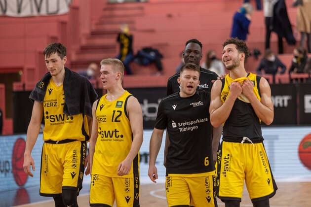 Die Tigers Tuebingen freuen sich ueber den Sieg gegen die Eisbaeren Bremerhaven Tigers Tuebingen vs. Eisbaeren Bremerhaven, 2. Basketball Bundesliga, Pro A, Barmer 2 Basketball, 28. Spieltag , Spielzeit 2021 2022, 06.03.2022 Tigers Tuebingen vs. Eisbaeren Bremerhaven, 2. Basketball Bundesliga, Pro A, Barmer 2 Basketball, 28. Spieltag , Spielzeit 2021 2022, 06.03.2022 Tuebingen Copyright: xNinaxSanderx xEibnerxPressefotox EP_NSR
