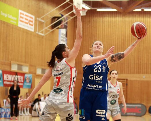 von links Ana WOJTULEK (Wasserburg CRO), Klaudia GRUDZIEN (Halle), Da-Basketball,1. Bundesliga 2021 22, , 06.03.22, TSV Wasserburg vs Gisa LIONS SV Halle, Wasserburg, Badria Sportzentrum Copyright: WolfgangxFehrmann