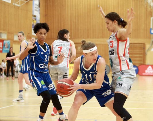 von links Deeshyra THOMAS (Halle), Rachael VANDERWAL (Halle), Mikayla WILLIAMS (Wasserburg US), Da-Basketball,1. Bundesliga 2021 22, , 06.03.22, TSV Wasserburg vs Gisa LIONS SV Halle, Wasserburg, Badria Sportzentrum Copyright: WolfgangxFehrmann