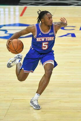 LOS ANGELES, CA - MARCH 06: New York Knicks guard Immanuel Quickley (5) while playing the LA Clippers in a NBA, Basketball Herren, USA basketball game played at on March 6, 2022 at Crypto.com arena in Los Angeles, CA. (Photo by John McCoy Icon Sportswire) NBA: MAR 06 Knicks at Clippers Icon2203061063