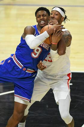 LOS ANGELES, CA - MARCH 06: New York Knicks guard RJ Barrett (9)and LA Clippers forward Robert Covington (23) vie for the ball during the second half in a NBA, Basketball Herren, USA basketball game played at on March 6, 2022 at Crypto.com arena in Los Angeles, CA. (Photo by John McCoy Icon Sportswire) NBA: MAR 06 Knicks at Clippers Icon2203061550