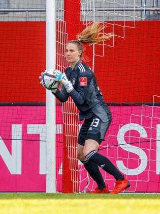 Bayerns 33 Torfrau Janina LEITZIG. Fußball der Frauen, FC Bayern - Koeln, am 6.03.2022. Frauenfußball Bundesliga, FC Bayern München - 1.FC Köln 6:0, Saison 2021-2022, in Muenchen, F C B A Y E R N C A M P U S, Deutschland. Quelle Copyright Credit : Oryk HAIST