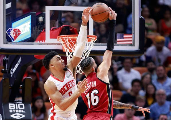 Miami Heat forward Caleb Martin (R) shoots over Houston Rockets forward KJ Martin (L) during the second half of the NBA, Basketball Herren, USA basketball game between the Miami Heat and the Houston Rockets at FTX Arena in Miami, Florida, USA, 07 March 2022. Miami Heat vs Houston Rockets !ACHTUNG: NUR REDAKTIONELLE NUTZUNG!  Copyright: xRHONAxWISEx AME1335 20220308-3ec25745362ade6360c7fd53f54bb7f05d62f56d