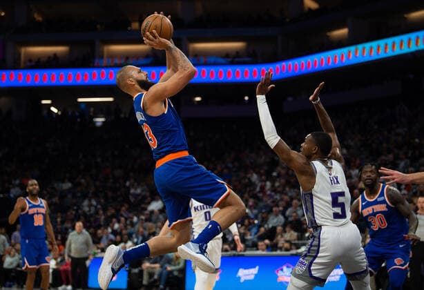 March 7, 2022, Sacramento, CA, USA: New York Knicks guard Evan Fournier (13) shot over Sacramento Kings guard De Aaron Fox (5) for a basket during a game at Golden 1 Center in Sacramento, Monday, March 7, 2022. Sacramento USA - ZUMAj89_ 0152635949st Copyright: xPaulxKitagakixJr.x