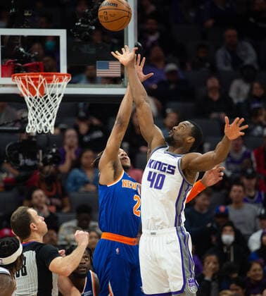 March 7, 2022, Sacramento, CA, USA: Sacramento Kings forward Harrison Barnes (40) and New York Knicks guard Miles McBride (2) battle for rebound during a game at Golden 1 Center in Sacramento, Monday, March 7, 2022. Sacramento USA - ZUMAj89_ 0152636061st Copyright: xPaulxKitagakixJr.x