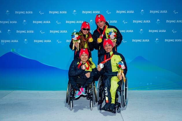 Paralympics Peking 2022 Para Biathlon Mitteldistanz Peking (CHINA) 05.03.22 Wettkampftag 1 ZHANGJIAKOU NATIONAL BIATHLON CENTER Para Biathlon Mitteldistanz Gold für WALTER, Leonie (GER) vom SC St. Peter (BAD), geboren am 17.10.2004 in Freiburg, paralympische Klassifikation: B2 und STRECKER, Pirmin (GER) vom SV Kirchzarten (BAD), geboren am 17.06.2002 in Freiburg, paralympische Klassifikation: Guide (Leonie Walter) Credit: Ralf Kuckuck, DBS