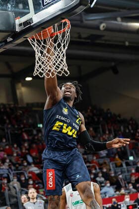 21 Tai Odiase (EWE Baskets Oldenburg) Brose Bamberg - EWE Baskets Oldenburg - easyCredit-BBL - Basketball Bundesliga Saison 2021 22 Spieltag 23, 08.03.2022 Bamberg, Brose Arena Copyright: DanielxLöb