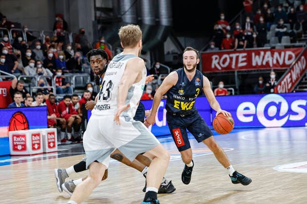 rechts 03 Max Heidegger (EWE Baskets Oldenburg) Brose Bamberg - EWE Baskets Oldenburg - easyCredit-BBL - Basketball Bundesliga Saison 2021 22 Spieltag 23, 08.03.2022 Bamberg, Brose Arena Copyright: DanielxLöb