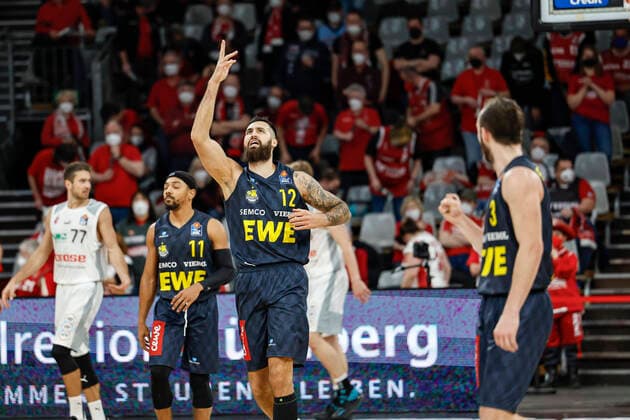 Mitte 12 Martin Breunig (EWE Baskets Oldenburg) Brose Bamberg - EWE Baskets Oldenburg - easyCredit-BBL - Basketball Bundesliga Saison 2021 22 Spieltag 23, 08.03.2022 Bamberg, Brose Arena Copyright: DanielxLöb