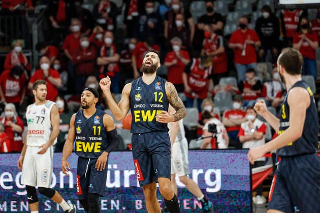 Mitte 12 Martin Breunig (EWE Baskets Oldenburg) Brose Bamberg - EWE Baskets Oldenburg - easyCredit-BBL - Basketball Bundesliga Saison 2021 22 Spieltag 23, 08.03.2022 Bamberg, Brose Arena Copyright: DanielxLöb