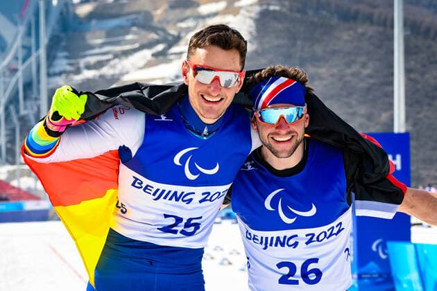 Paralympics Peking 2022 Para Ski Nordisch Langlauf Sprint Peking (CHINA) 09.03.22 Wettkampftag 5 ZHANGJIAKOU NATIONAL BIATHLON CENTER Para Ski Nordisch Langlauf Sprint MAIER, Marco (GER) vom SV Kirchzarten (BAD), geboren am 20.12.1999 in Oberstdorf, paralympische Klassifikation: LW8 stehend gewinnt Silber Rechts der Sieger Benjamin DAVIET (Frankreich) Credit: Ralf Kuckuck, DBS *** Paralympics Beijing 2022 Para Ski Nordic Cross Country Sprint Beijing CHINA 09 03 22 Competition Day 5 ZHANGJIAKOU NATIONAL BIATHLON CENTER Para Ski Nordic Cross Country Sprint MAIER, Marco GER from SV Kirchzarten BAD , born 20 12 1999 in Oberstdorf, Paralympic classification LW8 standing wins silver Right the winner Benjamin DAVIET France Credit Ralf Kuckuck, DBS