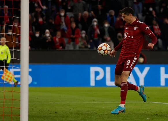 07.03.2022, Champions League, FC Bayern Muenchen vs Red Bull Salzburg, Allianz Arena Muenchen, Fussball, im Bild: Freie Fahrt zu Tor Robert Lewandowski (FCB)