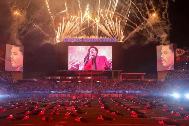 February 7, 2021, Tampa, Florida, USA: The Weeknd preforms during the halftime show at Super Bowl 55 between the Tampa Bay Buccaneers and the Kansas City Chiefs Sunday, Feb. 7, 2021 in Tampa. Tampa USA - ZUMAs70_ 20210207_zan_s70_382 Copyright: xDouglasxR.xCliffordx - ZUMA1525 0152567789st Copyright: xDouglasxR.xCliffordxviaxwww.imago-images.dex