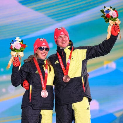 Paralympic Games Beijing 2022 09.3.2022 Day (5) ZHANGIJAKOU, PEOPLES REPUBLIC OF CHINA - MARCH 09: Image of the Paralympic Games Beijing 2022 during the medal ceremonies at Zhangijakou Medals Plaza of Zhangijakou on 20.8.2021 in Hebei Peoples Republic of China. KAZMAIER, Linn (GER), local club: SZ Roemerstein (WUER), date of birth: 05.11.2006 place of birth: Nuertingen, paralympic classification: B3 and her guide BAUMANN, Florian (GER) on the podest for their bronce medal. Oliver Kremer DBS Copyright: xBEAUTIFULxSPORTS OliverxKremerx