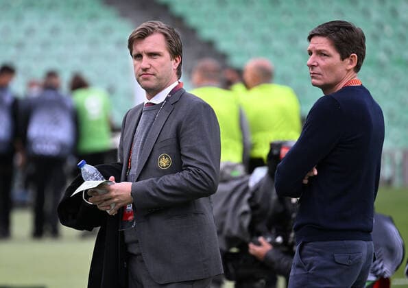 09.03.2022, xjhx, Fussball UEFA Europa League, Real Betis Sevilla - Eintracht Frankfurt emspor, v.l. Leiter der Lizenzspielabteilung Team Manager Timmo Hardung (Eintracht Frankfurt) Trainer Oliver Glasner (Eintracht Frankfurt) zautz (DFL DFB REGULATIONS PROHIBIT ANY USE OF PHOTOGRAPHS as IMAGE SEQUENCES and or QUASI-VIDEO) Sevilla