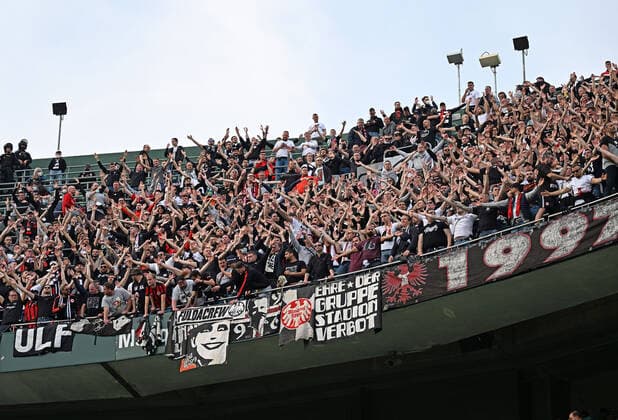 09.03.2022, xjhx, Fussball UEFA Europa League, Real Betis Sevilla - Eintracht Frankfurt emspor, v.l. Fans Eintracht Frankfurt, Stimmung, Schals, Ultras, UF97 (DFL DFB REGULATIONS PROHIBIT ANY USE OF PHOTOGRAPHS as IMAGE SEQUENCES and or QUASI-VIDEO) Sevilla