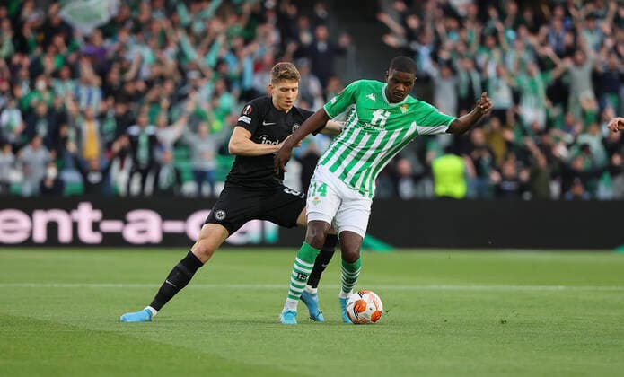 09.03.2022, Fussball UEFA Europa League, Real Betis Sevilla - Eintracht Frankfurt, emonline, emspor, v.l., Kristijan Jakic (Eintracht Frankfurt), William Carvalho (Real Betis Sevilla) DFL DFB REGULATIONS PROHIBIT ANY USE OF PHOTOGRAPHS AS IMAGE SEQUENCES AND OR QUASI-VIDEO. xdcx Copyright: HMBxMedia