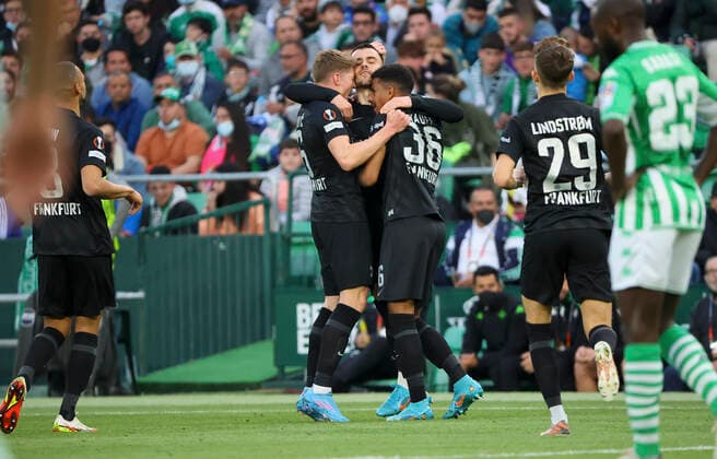 09.03.2022, Fussball UEFA Europa League, Real Betis Sevilla - Eintracht Frankfurt, emonline, emspor, v.l., Torjubel zum 0:1 durch Filip Kostic (Eintracht Frankfurt), Goal celebration, celebrate the goal, Kristijan Jakic (Eintracht Frankfurt), Ansgar Knauff (Eintracht Frankfurt) DFL DFB REGULATIONS PROHIBIT ANY USE OF PHOTOGRAPHS AS IMAGE SEQUENCES AND OR QUASI-VIDEO. xdcx Copyright: HMBxMedia
