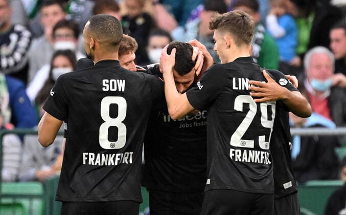09.03.2022, xjhx, Fussball UEFA Europa League, Real Betis Sevilla - Eintracht Frankfurt emspor, v.l. Torjubel nach dem Tor zum celebrating the goal celebrate 0:1 durch Filip Kostic (Eintracht Frankfurt) (DFL DFB REGULATIONS PROHIBIT ANY USE OF PHOTOGRAPHS as IMAGE SEQUENCES and or QUASI-VIDEO) Sevilla