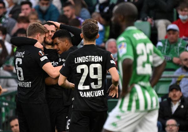 09.03.2022, xjhx, Fussball UEFA Europa League, Real Betis Sevilla - Eintracht Frankfurt emspor, v.l. Torjubel nach dem Tor zum celebrating the goal celebrate 0:1 durch Filip Kostic (Eintracht Frankfurt) Ansgar Knauff (Eintracht Frankfurt) Kristijan Jakic (Eintracht Frankfurt) Jesper Lindström Lindstroem (Eintracht Frankfurt) (DFL DFB REGULATIONS PROHIBIT ANY USE OF PHOTOGRAPHS as IMAGE SEQUENCES and or QUASI-VIDEO) Sevilla