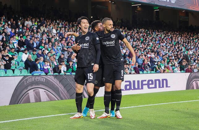 09.03.2022, Fussball UEFA Europa League, Real Betis Sevilla - Eintracht Frankfurt, emonline, emspor, v.l., Torjubel zum 1:2 durch Daichi Kamada (Eintracht Frankfurt), Goal celebration, celebrate the goal DFL DFB REGULATIONS PROHIBIT ANY USE OF PHOTOGRAPHS AS IMAGE SEQUENCES AND OR QUASI-VIDEO. xdcx Copyright: HMBxMedia
