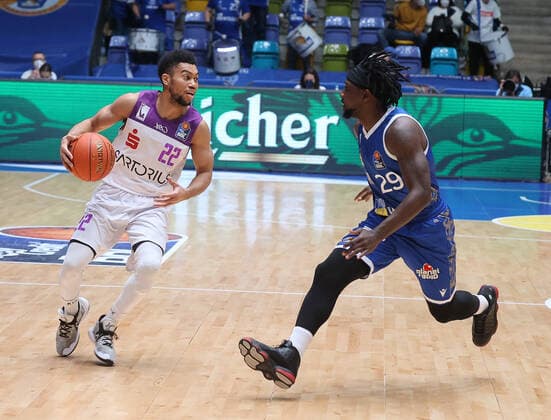 Will Cherry (Skyliners Frankfurt 29) und Stephen Brown(BG Goettingen 22), Skyliners Frankfurt vs. BG Goettingen, Basketball, 1. Easy Credit- Bundesliga, 21. Spieltag, 09.03.2022, Skyliners Frankfurt vs. BG Goettingen, Basketball, 1. Easy Credit- Bundesliga, 21. Spieltag, 09.03.2022 Frankfurt Copyright: xJoergxNiebergall Eibner-Pressefox EP_JNL