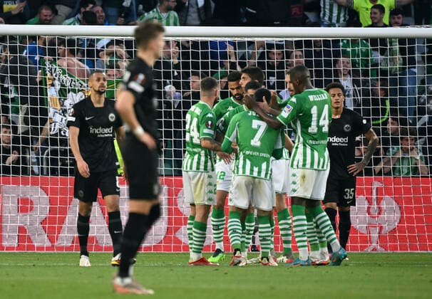 09.03.2022, xjhx, Fussball UEFA Europa League, Real Betis Sevilla - Eintracht Frankfurt emspor, v.l. Torjubel nach dem Tor zum celebrating the goal celebrate 1:1 durch Nabil Fekir (Real Betis Sevilla) (DFL DFB REGULATIONS PROHIBIT ANY USE OF PHOTOGRAPHS as IMAGE SEQUENCES and or QUASI-VIDEO) Sevilla