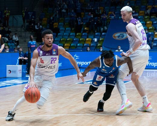 09.03.2022, xsltx, Basketball BBL Bundesliga, Frankfurt Skyliners - BG Göttingen emspor, v.l. Stephen Brown Jr. - Guard (BG Göttingen), Will Cherry - Point Guard (Fraport Skyliners), Philipp Hartwich - Center (BG Göttingen) (DFL DFB REGULATIONS PROHIBIT ANY USE OF PHOTOGRAPHS as IMAGE SEQUENCES and or QUASI-VIDEO) Frankfurt am Main