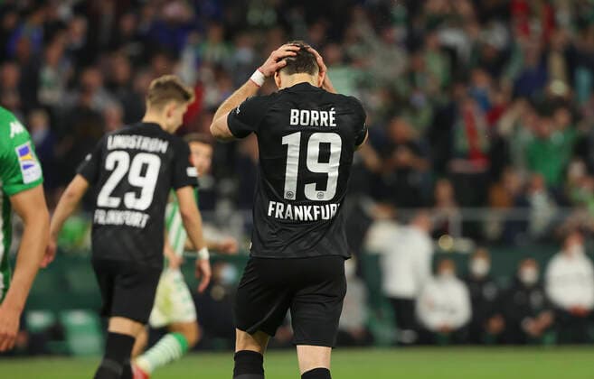 09.03.2022, Fussball UEFA Europa League, Real Betis Sevilla - Eintracht Frankfurt, emonline, emspor, v.l., Rafael Borre (Eintracht Frankfurt) enttaeuscht, enttaeuscht schauend, dissapointed, traurig, frustiert, frust, gefrustet DFL DFB REGULATIONS PROHIBIT ANY USE OF PHOTOGRAPHS AS IMAGE SEQUENCES AND OR QUASI-VIDEO. xdcx Copyright: HMBxMedia