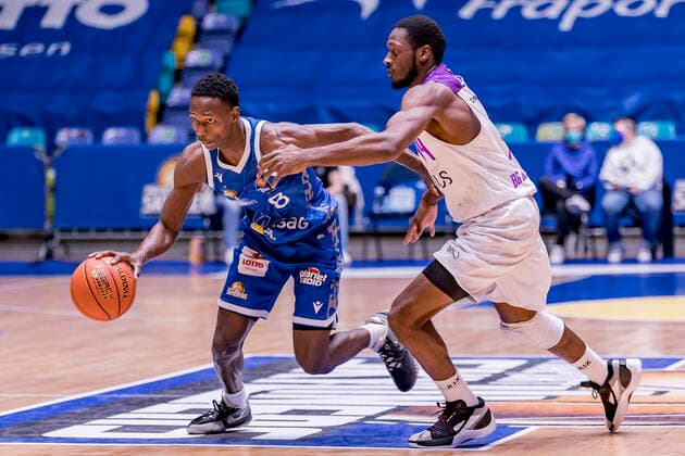 easyCredit BBL, Fraport Skyliners vs. BG Göttingen, Frankfurt, Fraport Arena, 9.3.2022 Brancou Badio (Fraport Skyliners 8) & Kamar Baldwin (BG Göttingen 44), Fraport Skyliners vs. BG Göttingen, Frankfurt, Fraport Arena, 9.3.2022 Copyright: xBEAUTIFULxSPORTS Gawlikx