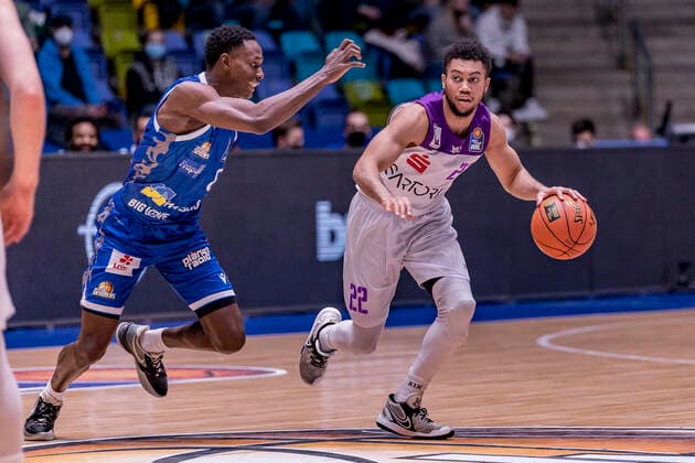 easyCredit BBL, Fraport Skyliners vs. BG Göttingen, Frankfurt, Fraport Arena, 9.3.2022 Brancou Badio (Fraport Skyliners 8) & Stephen Brown Jr. (BG Göttingen 22), Fraport Skyliners vs. BG Göttingen, Frankfurt, Fraport Arena, 9.3.2022 Copyright: xBEAUTIFULxSPORTS Gawlikx